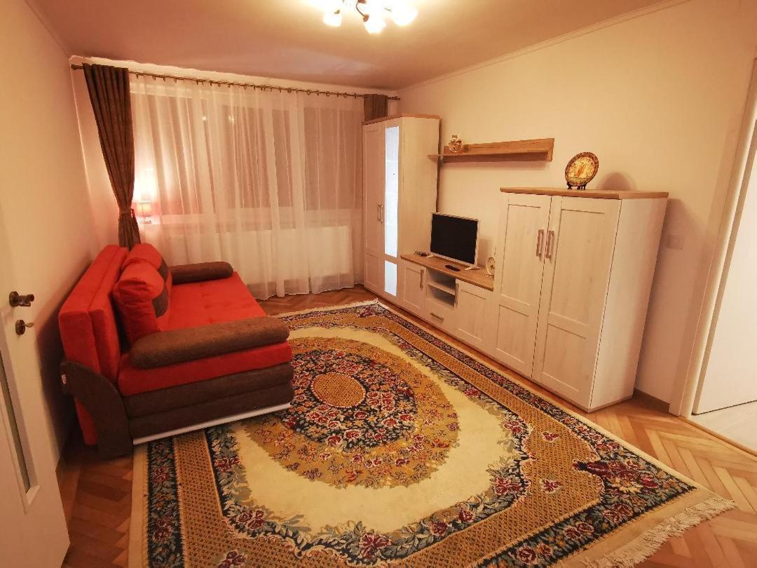 Bee Studio Apartment Iernut Екстериор снимка