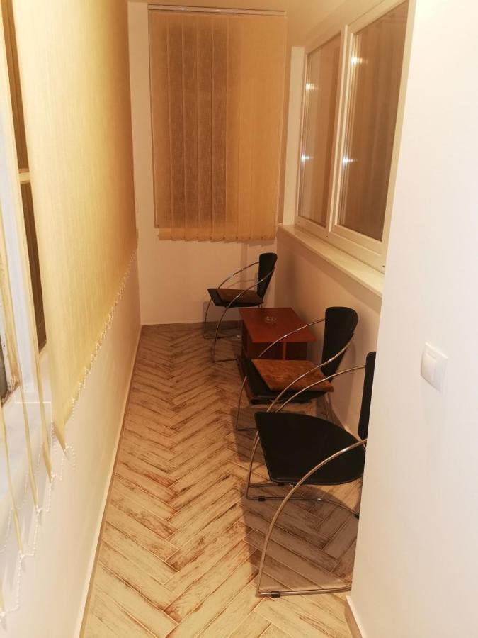 Bee Studio Apartment Iernut Екстериор снимка
